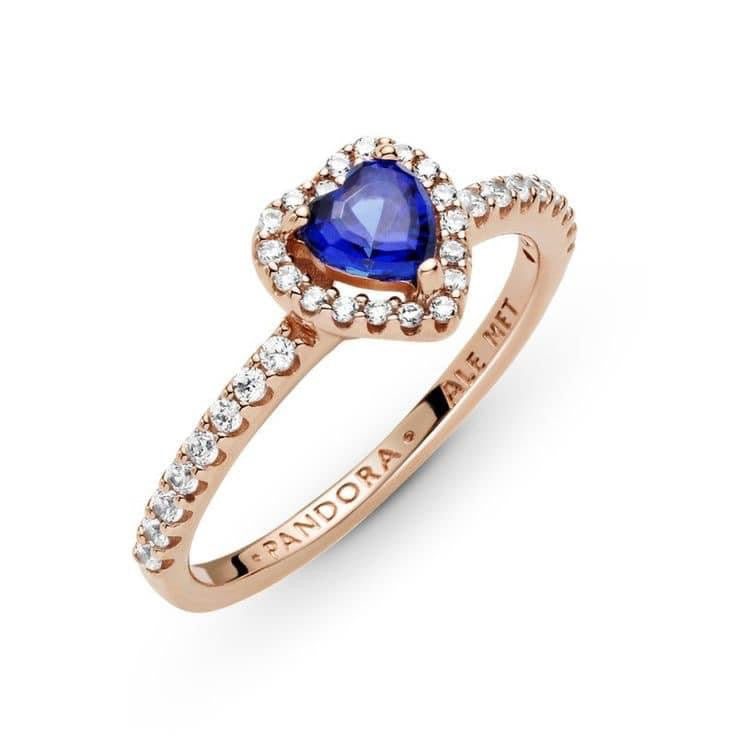 Anillos de corazón en el centro