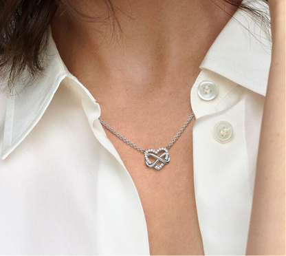 Collar de corazón infinito
