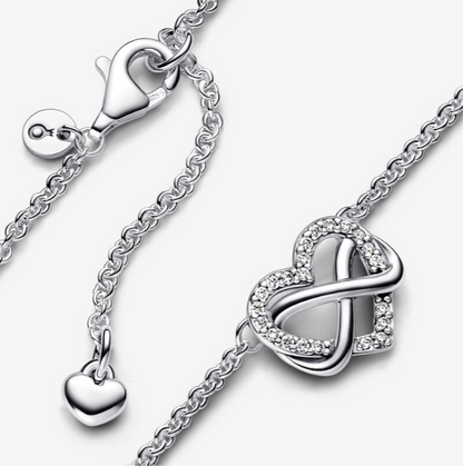 Collar de corazón infinito