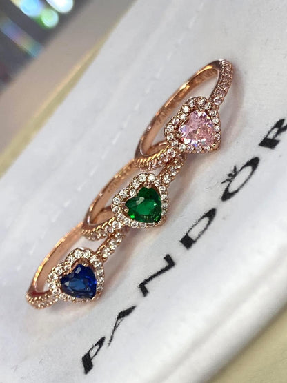Anillos de corazón en el centro